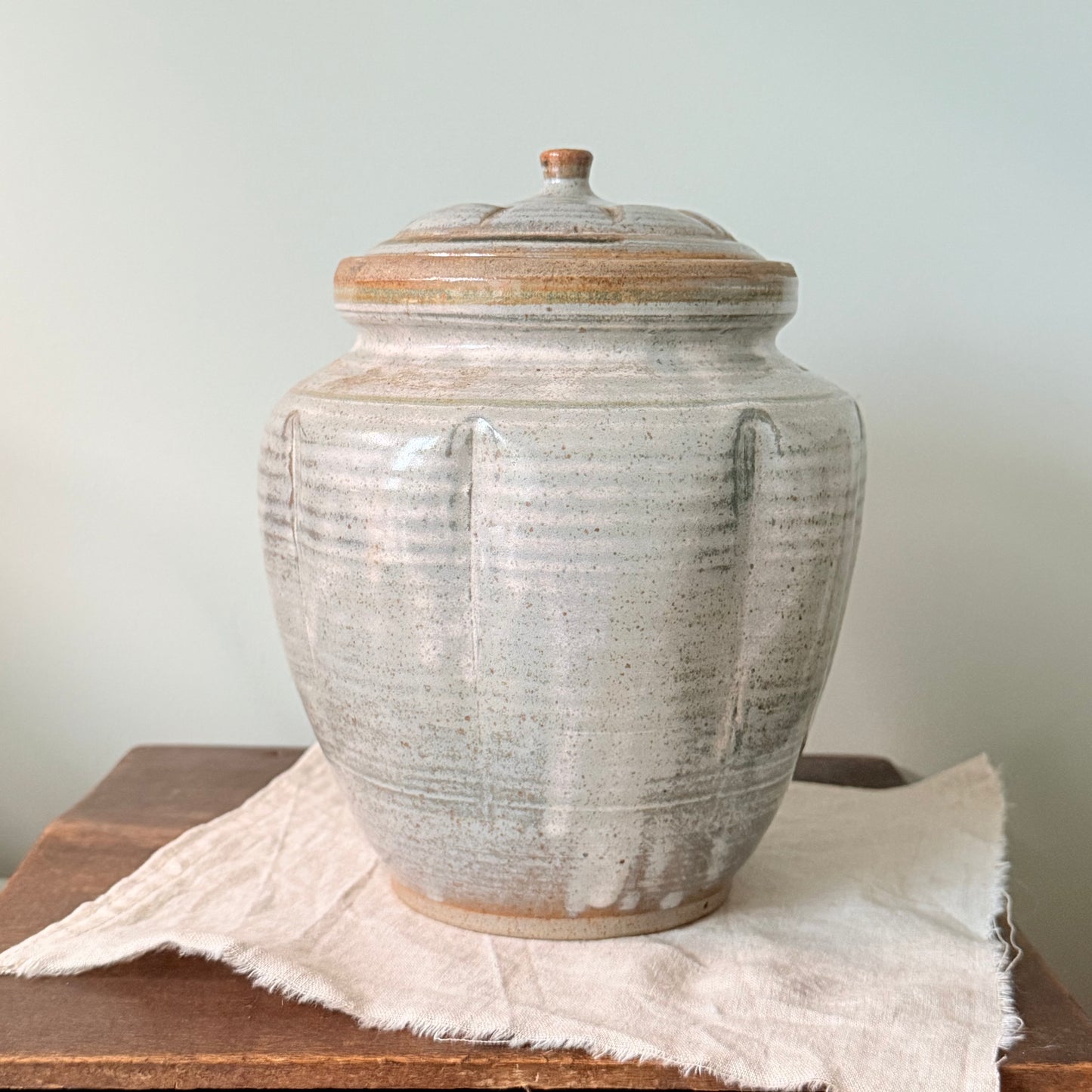 Blue-Grey Pottery Urn with Lid – 22cm, Marked SP