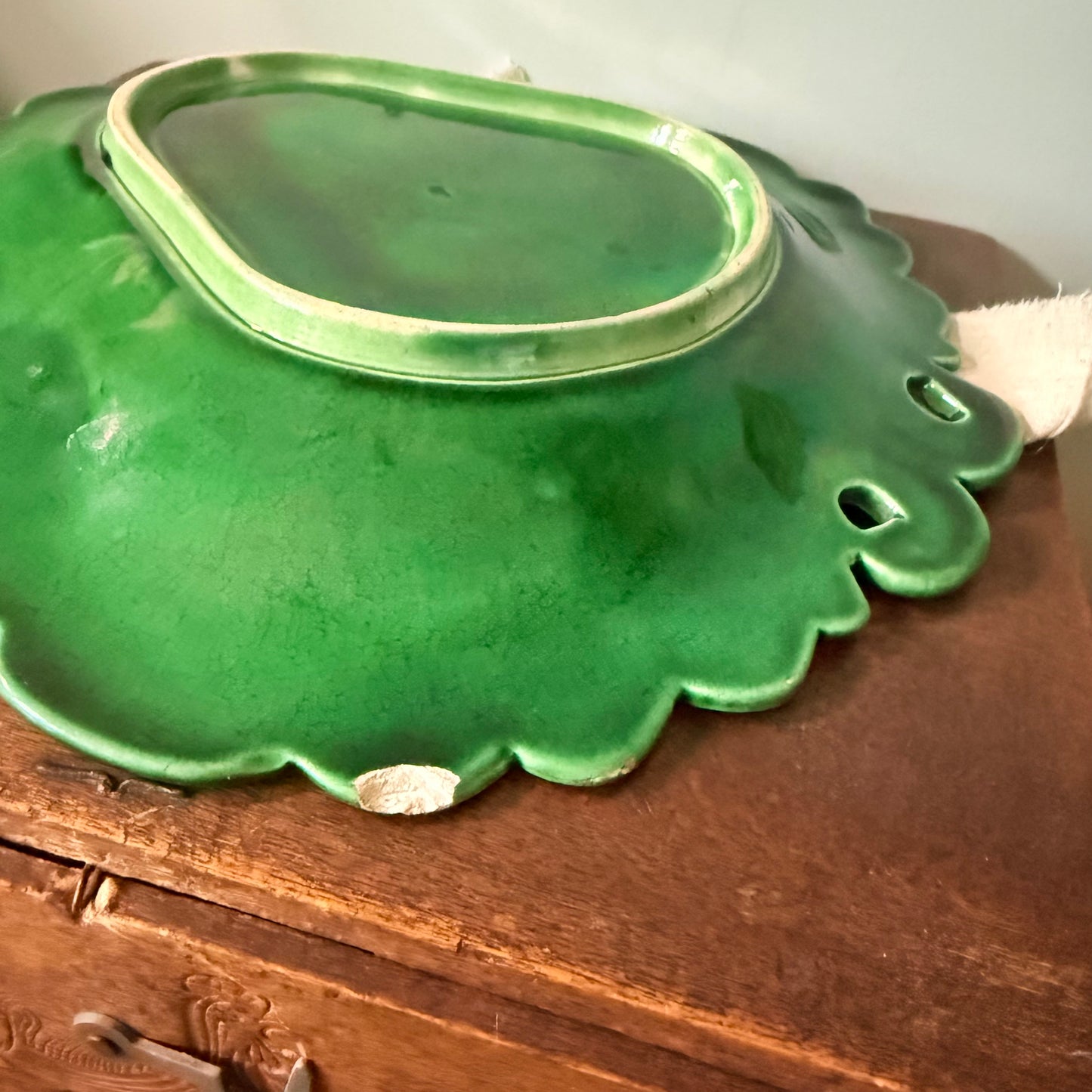 1940s Green Glazed Antique Grape Leaf Plate – Vintage Decorative Dish, 24.5cm