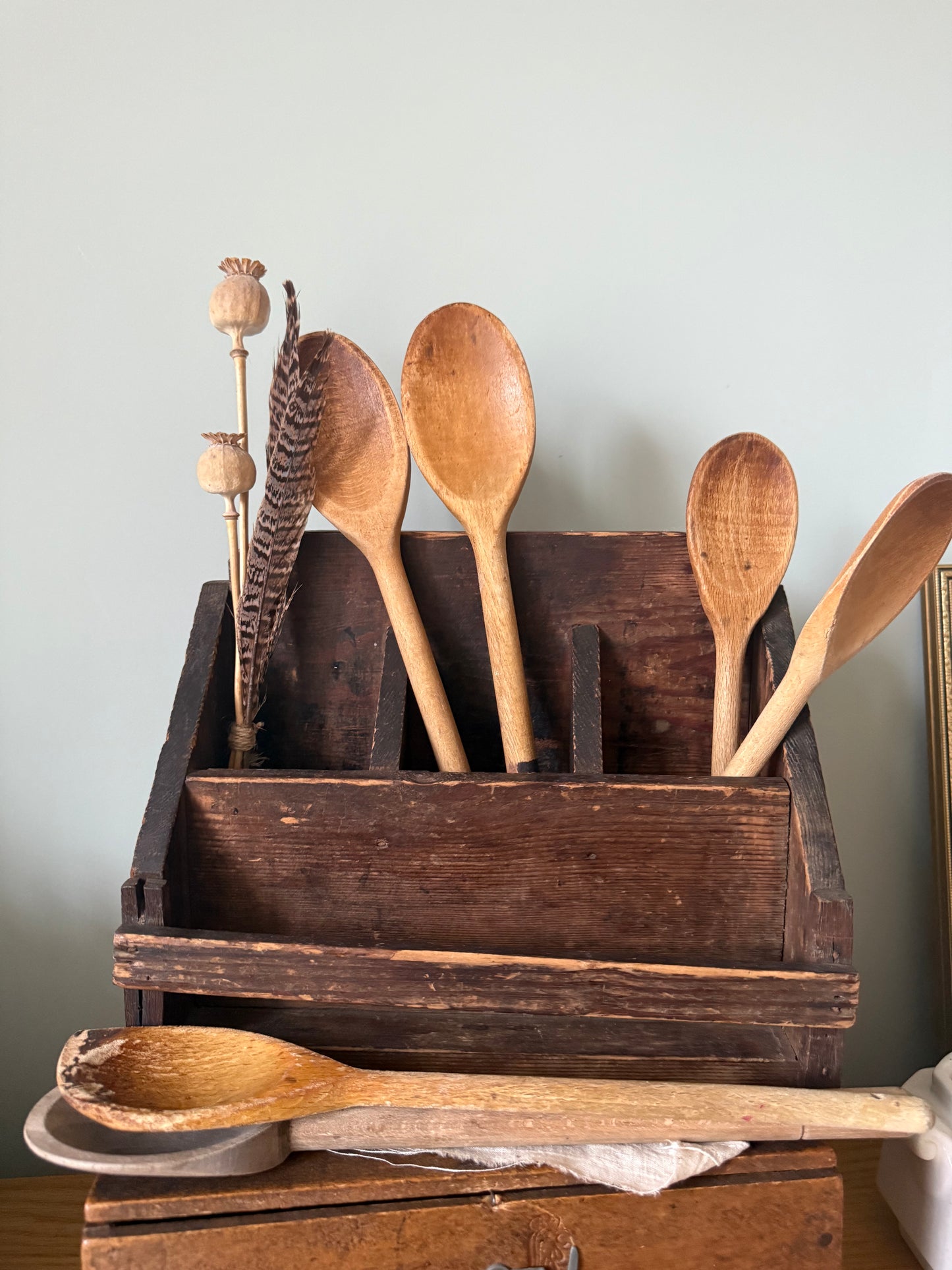 Vintage Solid Wood Spoon Rack with 6 Wooden Spoons