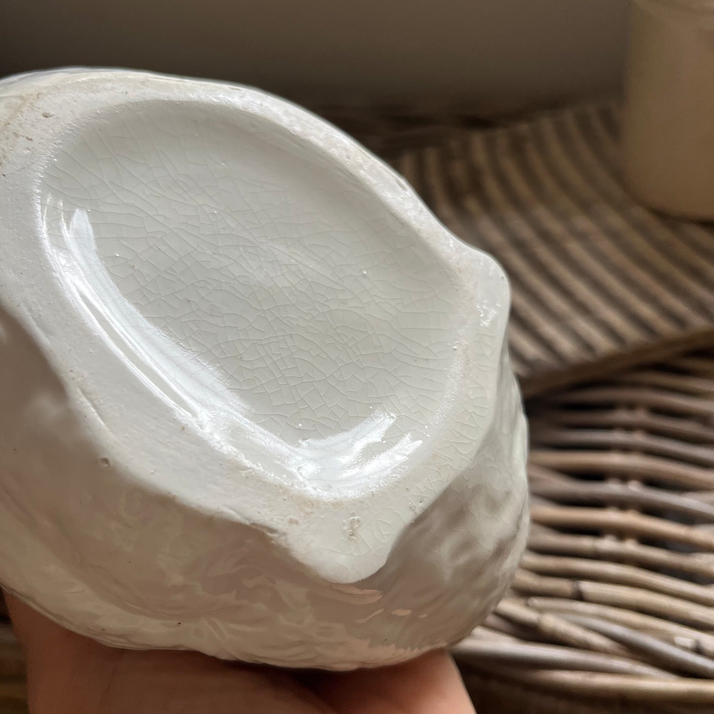 White Swan Planter – 17cm