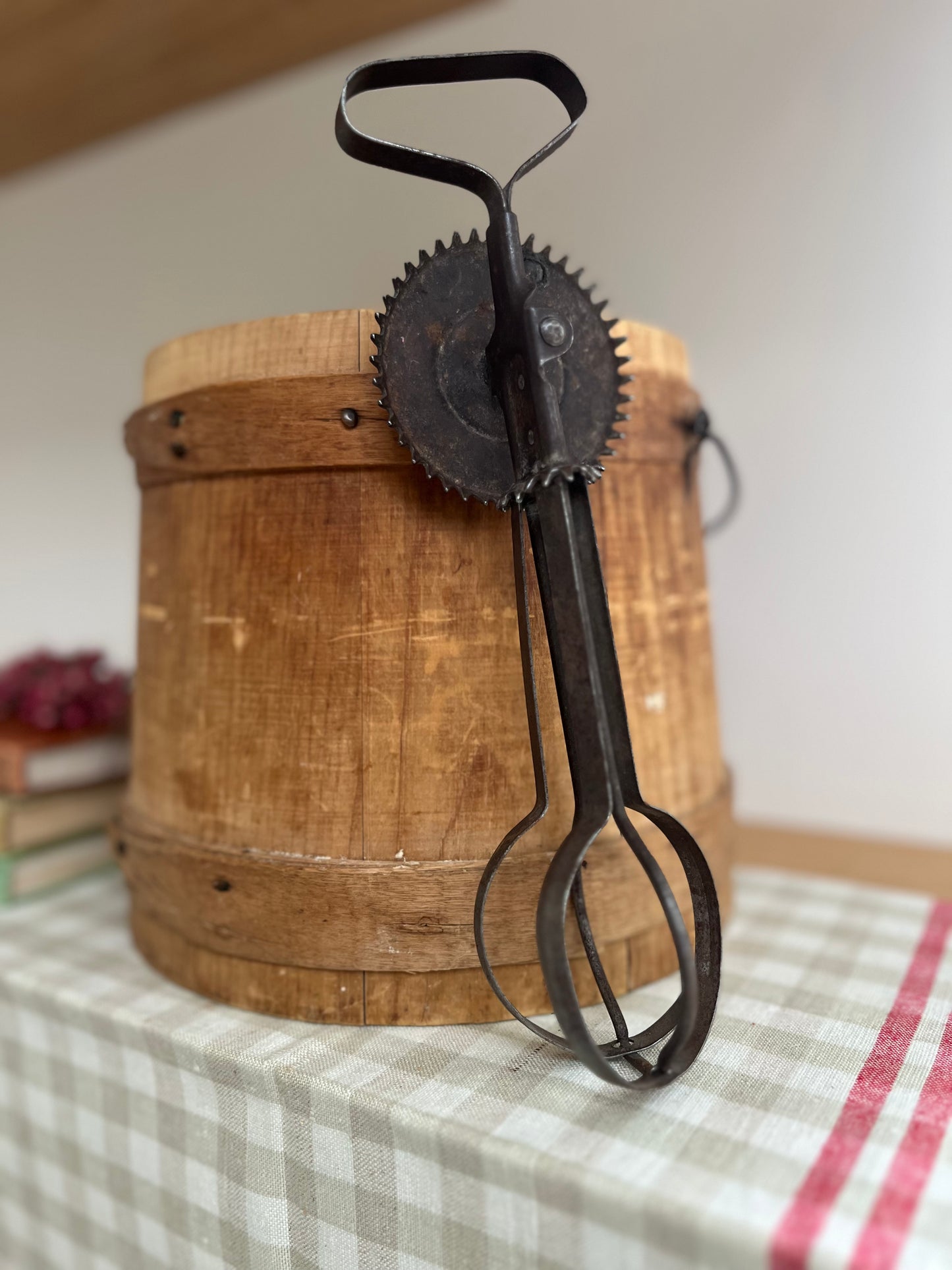 Vintage Black Metal Baking Whisk – Hand Mixer