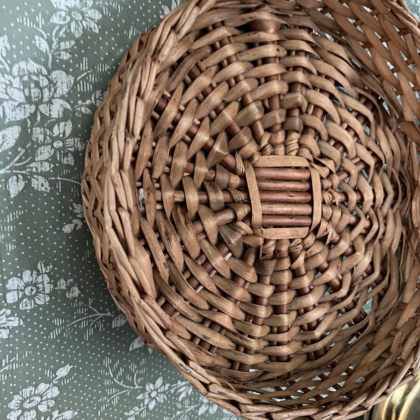 Wicker Basket with Round Handle – 20cm Diameter