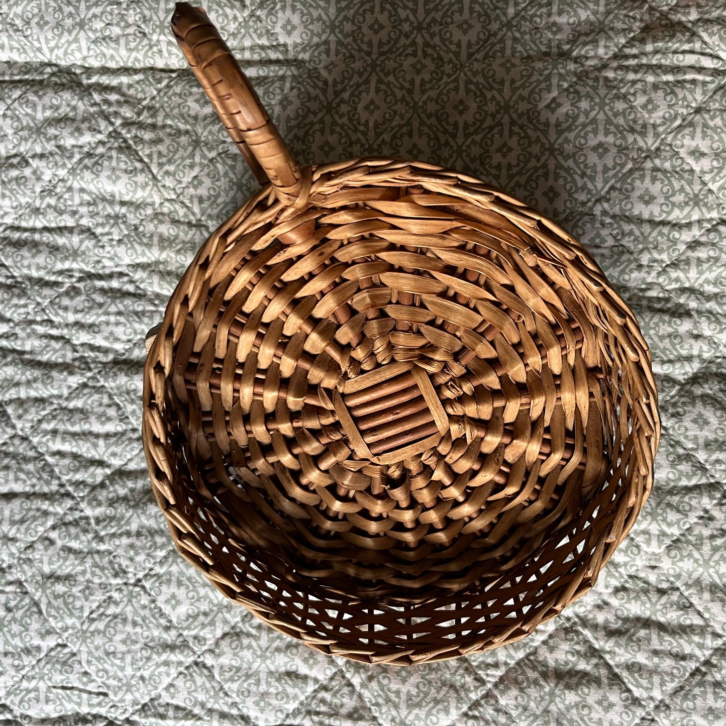 Wicker Basket with Round Handle – 20cm Diameter