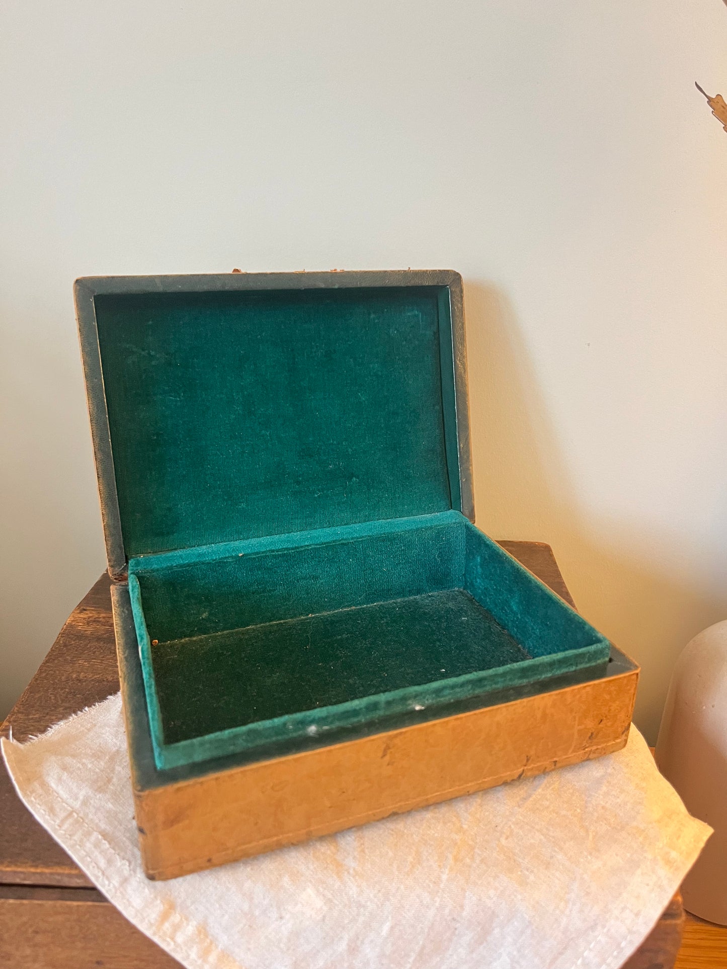 Vintage Floral Box with Poppies & Green Velvet Lining
