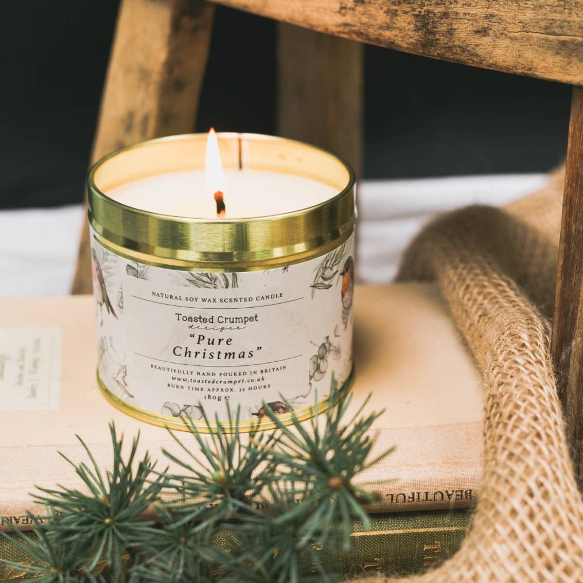 Pure Christmas – Robin & Eucalyptus Candle in Matt Gold Tin