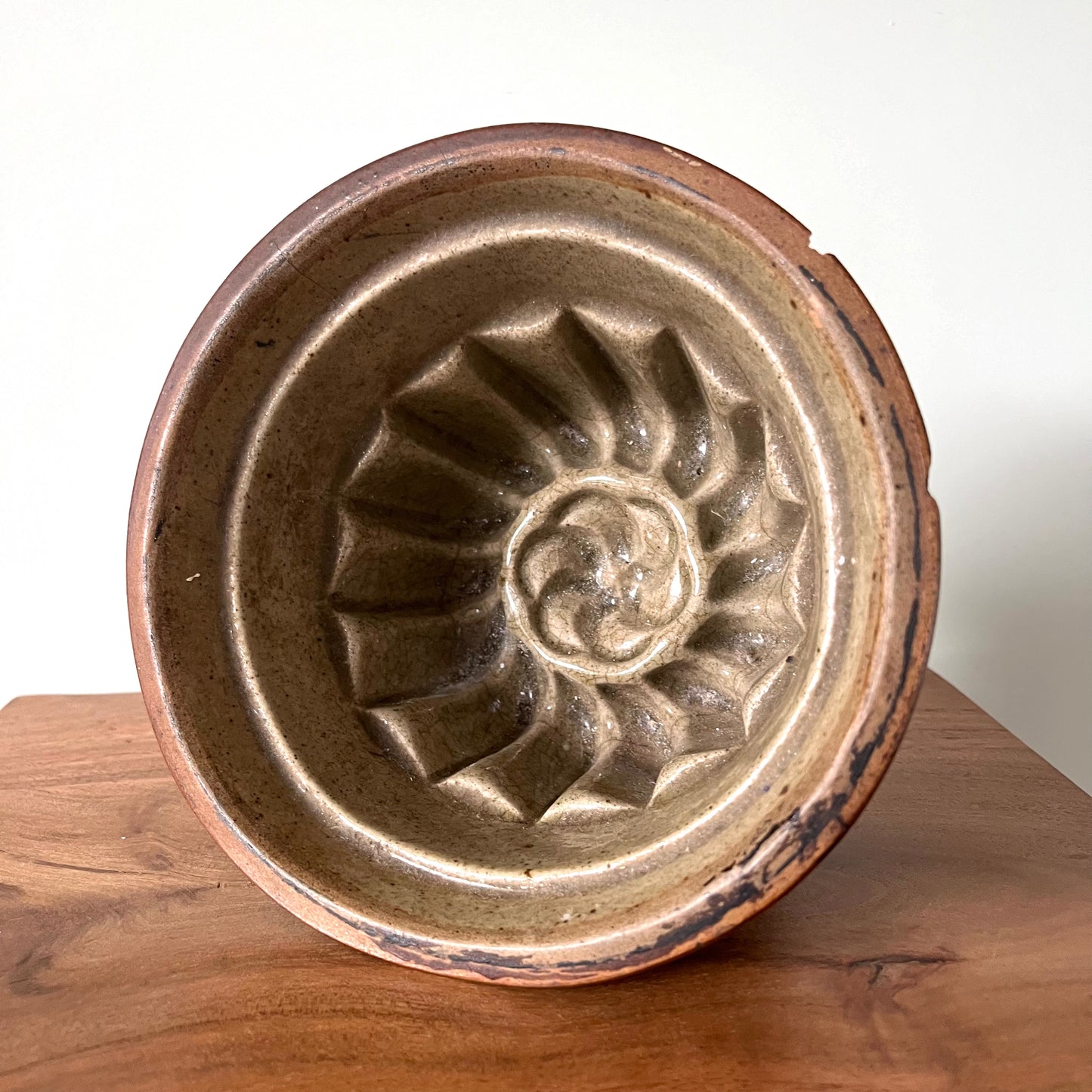 Victorian Earthenware Jelly Mould ROUND