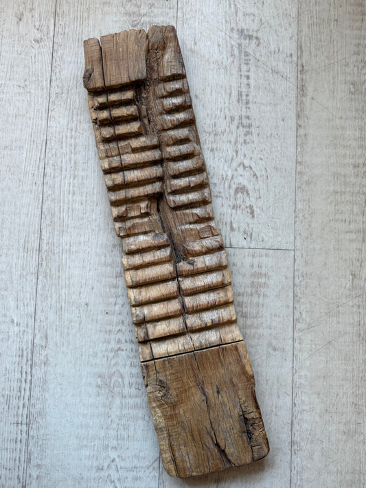 Vintage Wooden Washboard – dark